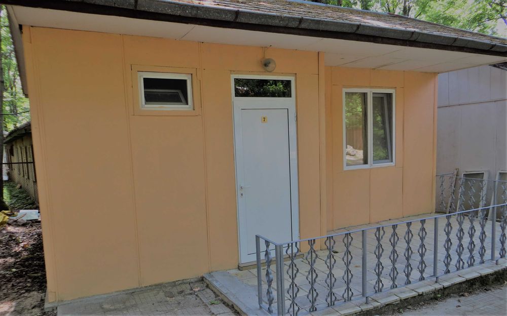 Бунгало Гиневи Китен - самостоятелни къщички в горска част