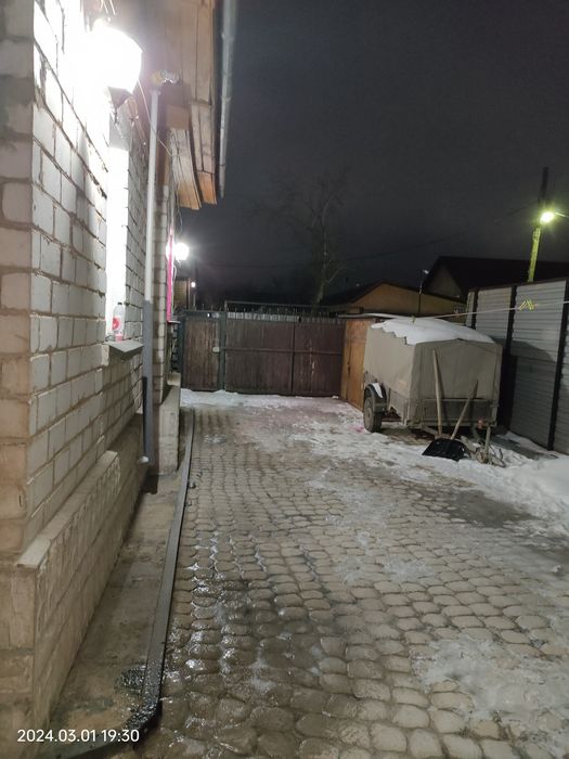 Продам два дома с гаражом.