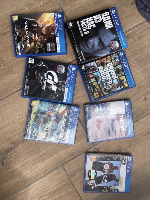 Play station 4 + 2 джойстика + VR + диски