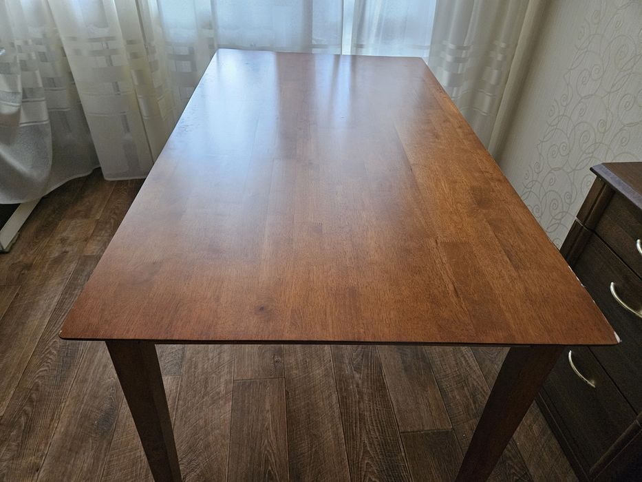 Продам стол обеденный