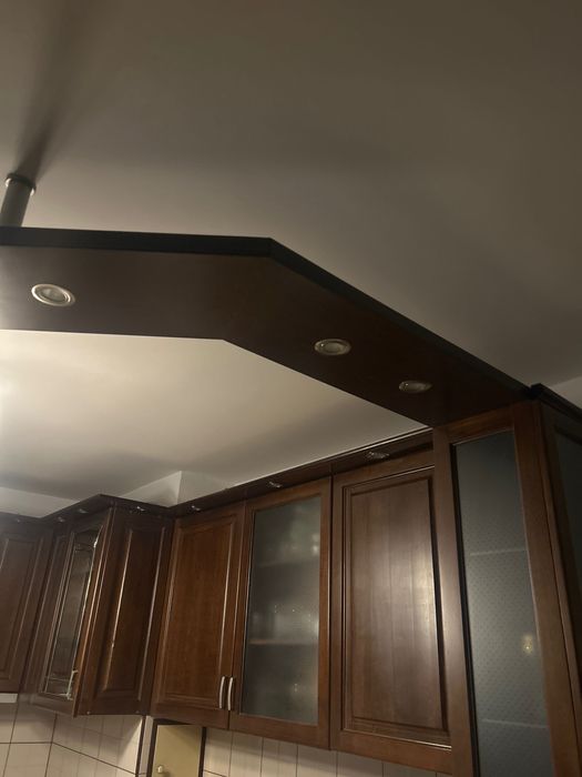 Кухня масив цвят орех