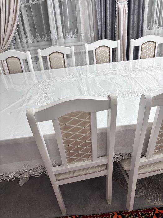продам стол и стулья срочно