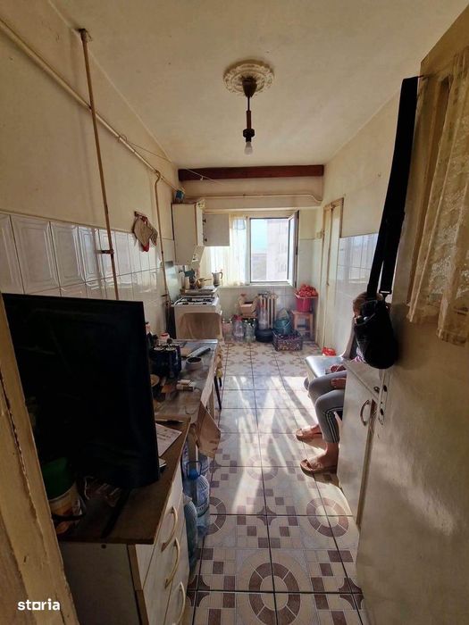 De vanzare apartament cu 4 camere decomandat, balcon, 2 bai , boxa