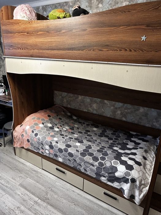 Двухъярусная кровать