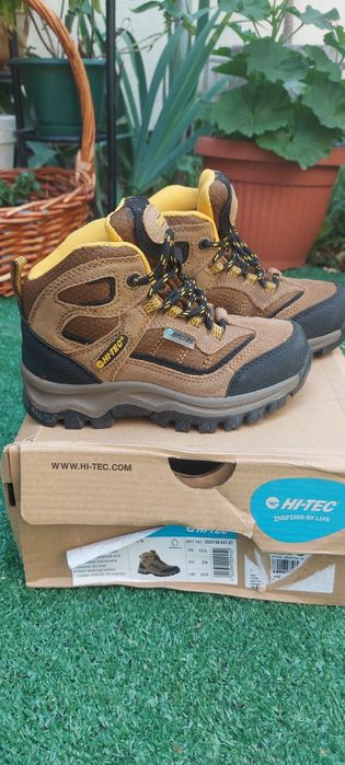 Кецове adidas, FILA, Туристически обувки HI-Tec