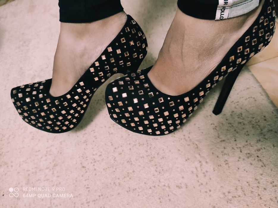 Чисто нови официални обувки