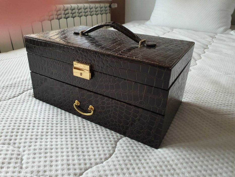 Кутия за бижута и часовници