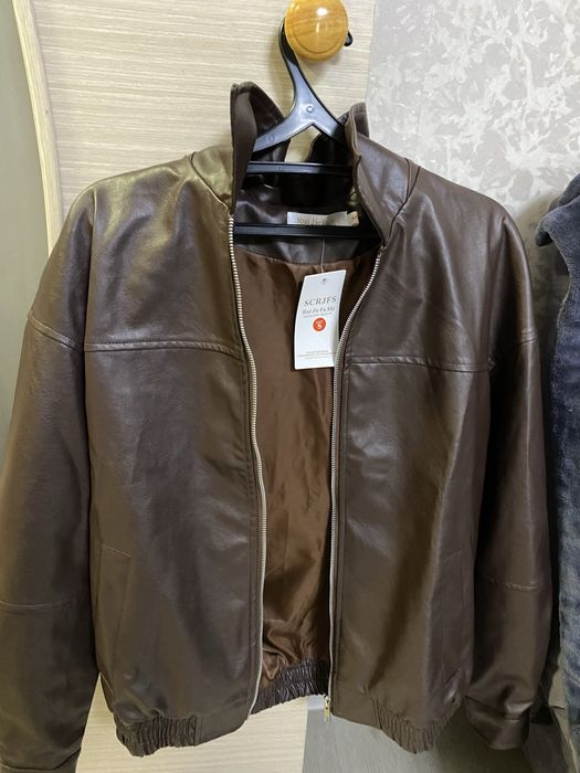 Коричневая кожанка