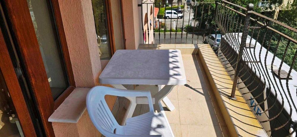 Двустаен апартамент е южната част на комплекса