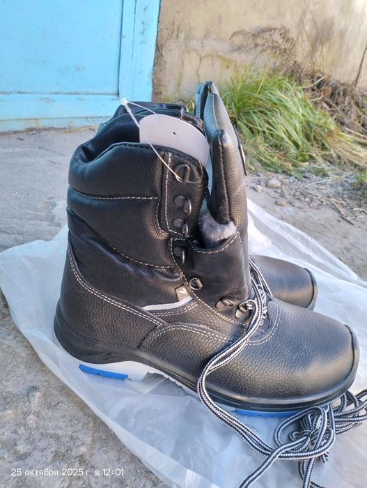 Продам ботинки .