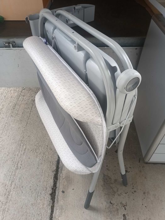 Vând masă schimbat scutece