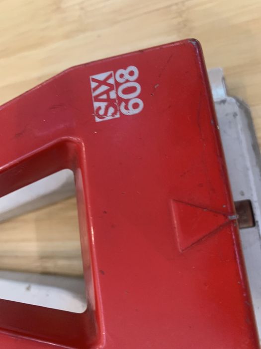 capsatoare profesionale Esselte 1300 si perforatoare