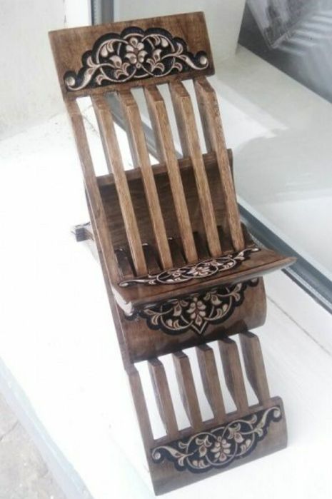 Lavx. Qur'oni karim kitobini qo'yib o'qish uchun. Qo'l mehnati.