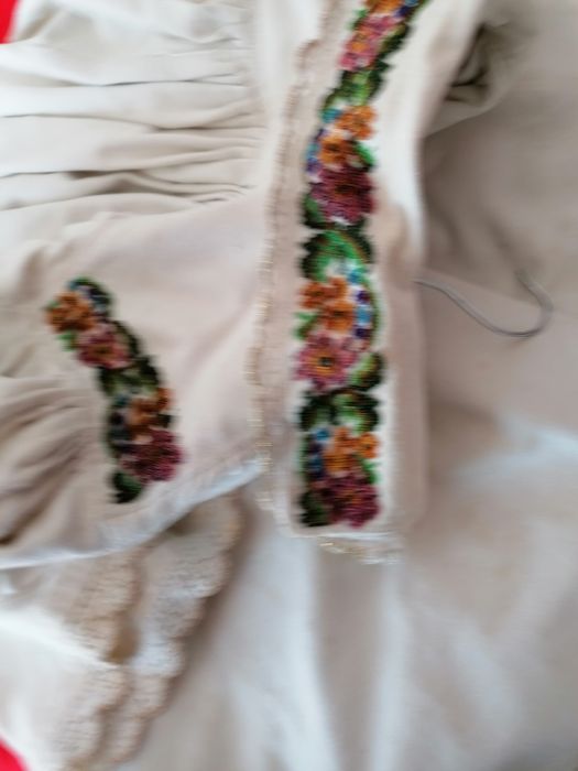 Vind cămăși de bărbați instare foarte bună cu margele pe pinza de casă