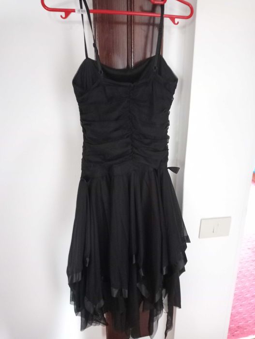 Rochie neagra de ocazie cu bretele subtiri