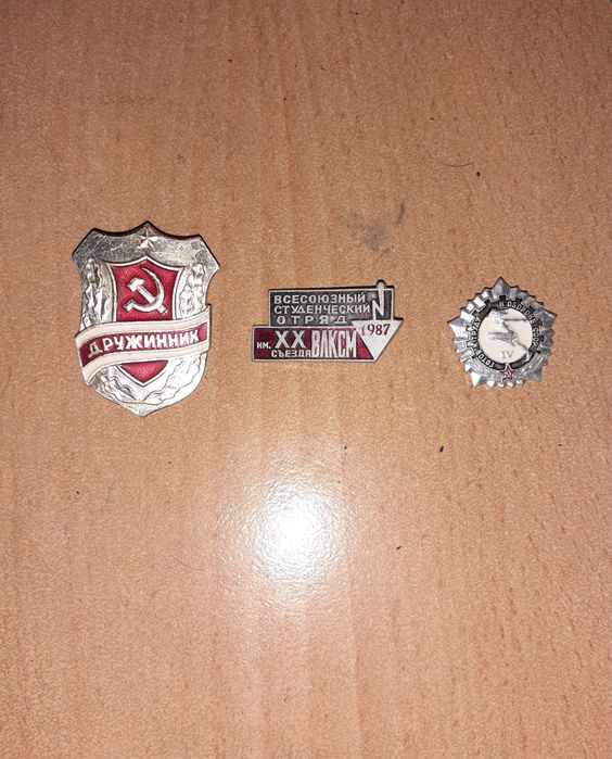 Продам советские значки