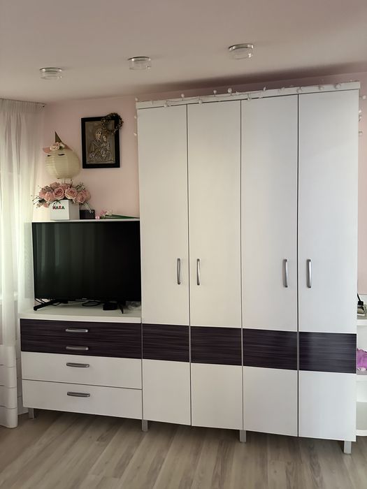 Dulap cu sertare alb si mov