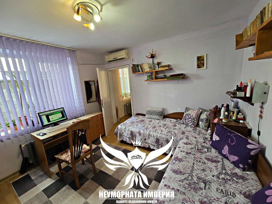 Продавам тристаен и двустаен 176РЗП с гараж в гр.Асеновград, кв.Изток