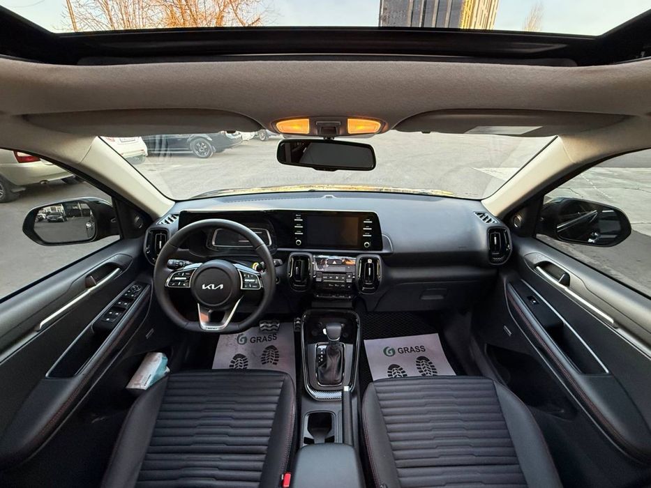 Продаю киа сонет 2025