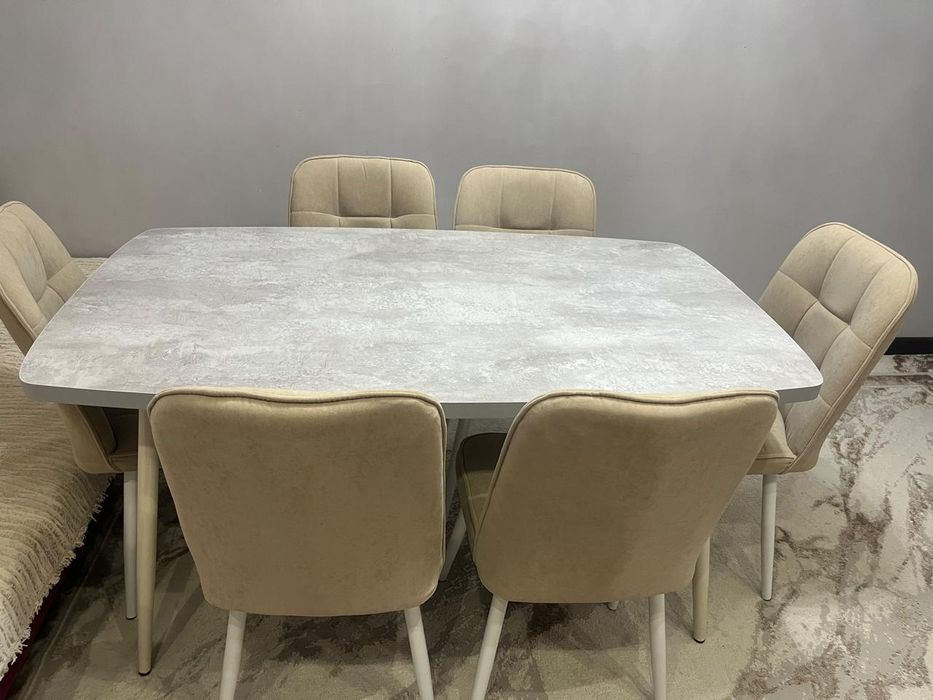 Кухонный стол со стульями