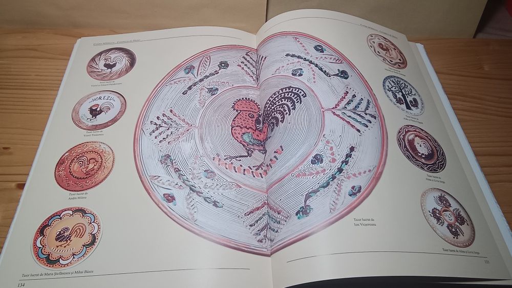 Carte " Ceramica de Hurez" Corina Mihaescu