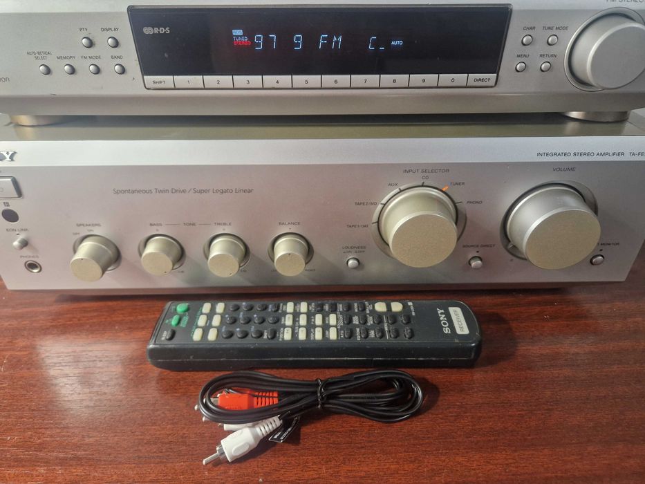 Tunerul FM/AM RDS Sony ST-SE300
