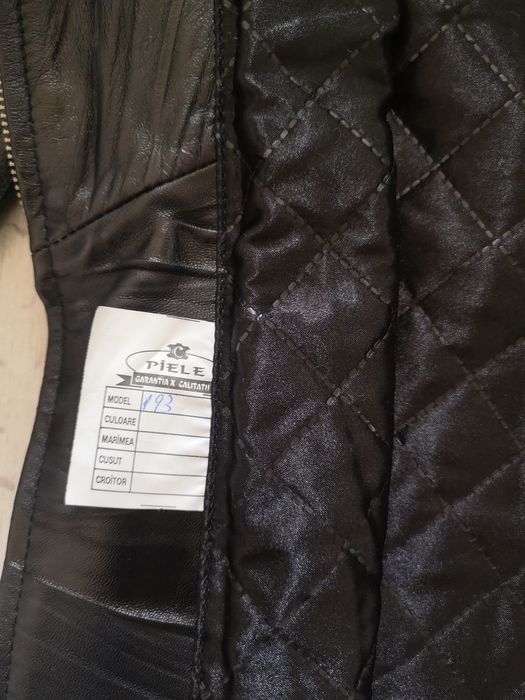 Geacă de piele neagra