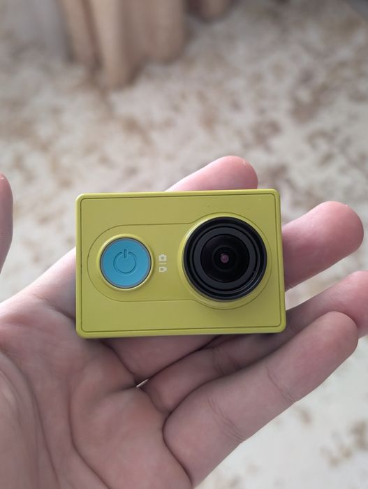 Продам экшен камеру Xiaomi Yi