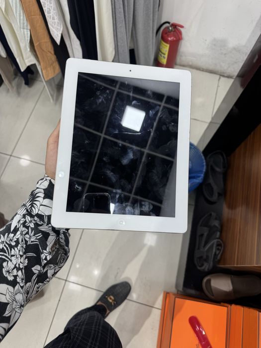 Ipad 2 64 g sotiladi