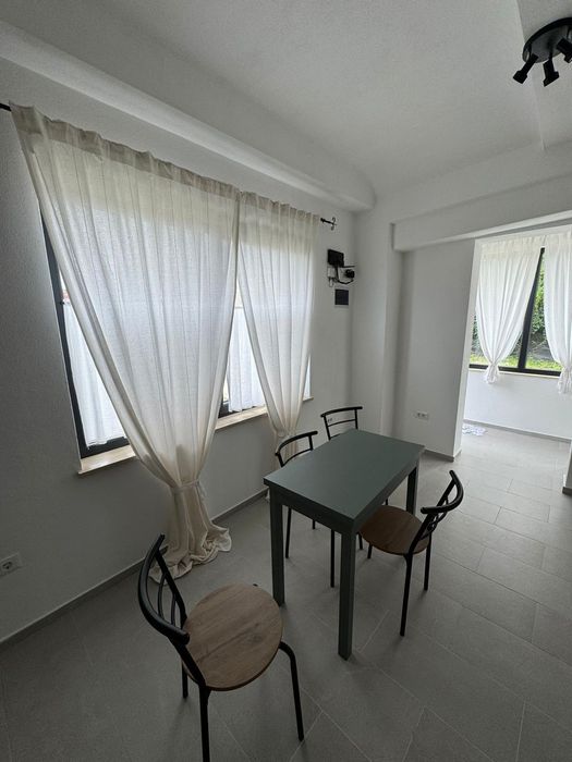 3 camere de inchiriat la curte privata Sanpetru