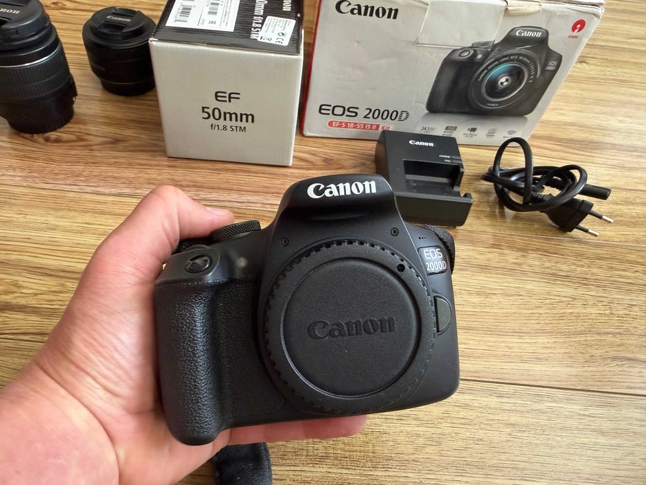 Canon EOS 2000D+Обектив 18-55+Обектив 50mm f/1.8 STM/Пълен комплект