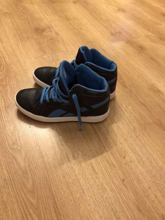 Adidasi marca REEBOK