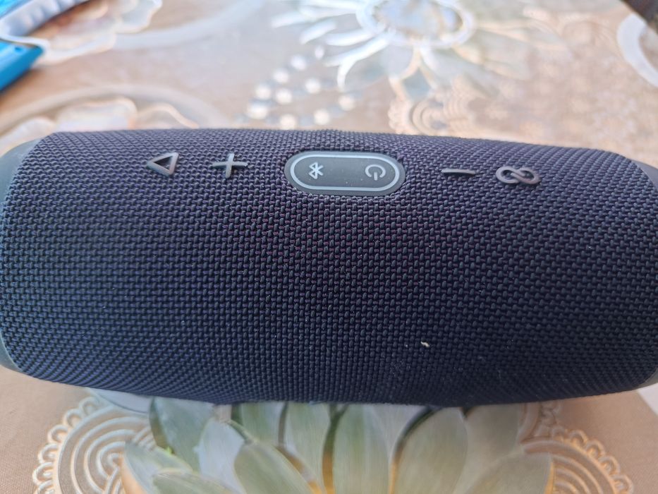 Продавам JBL Charge 5 – Като нова