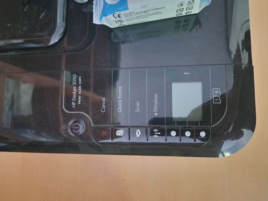 Цветен принтер HP Deskjet 3050 + не отворена цветна глава