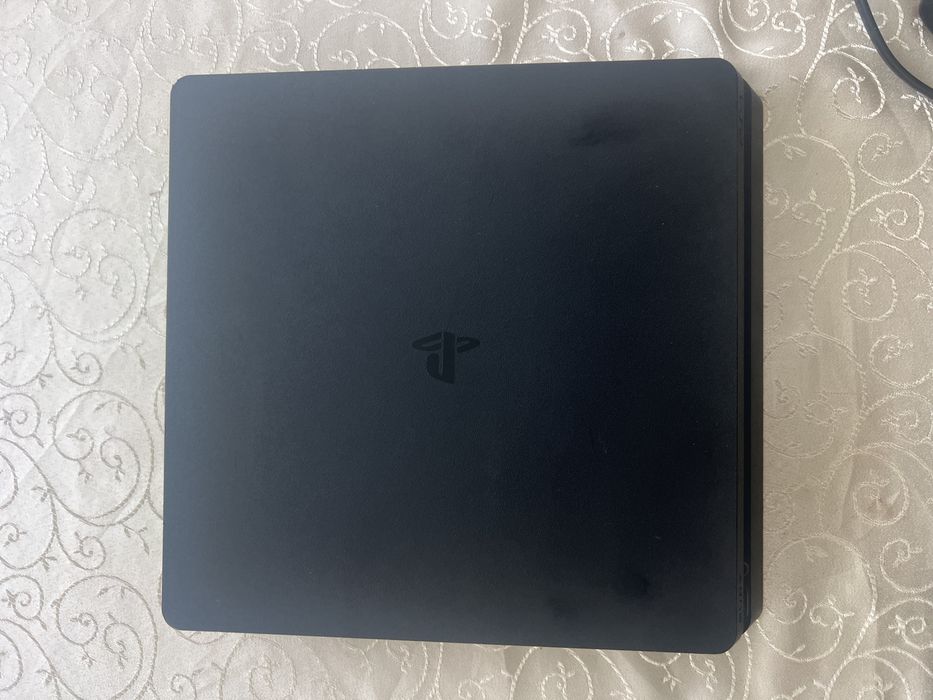URGENT PS4 Slim 500GB + 9 Jocuri originale (GTA V, CoD, NFS Heat) Târgoviște