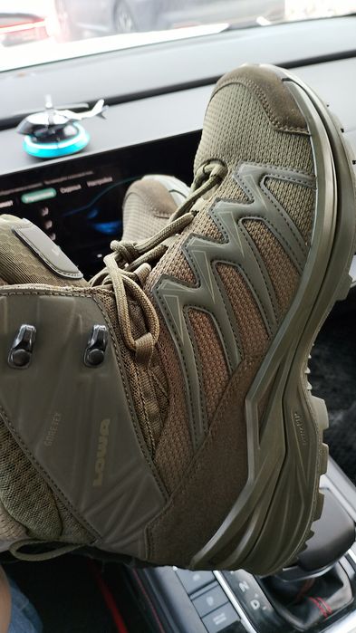 Лова кросовка 43размер