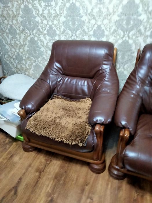 Диван + кресло кожанный Беларусь 180 тыс