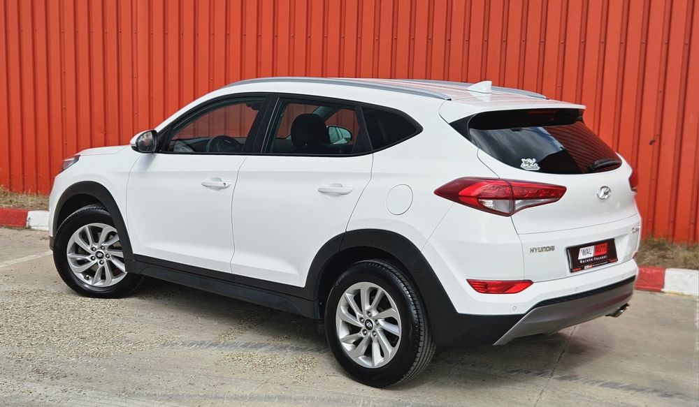 Hyundai Tucson 1.7 Crdi 140 cp Euro 6 Automata-Xenon-Navi-Clima-Camera-Jante R17 Impecabila