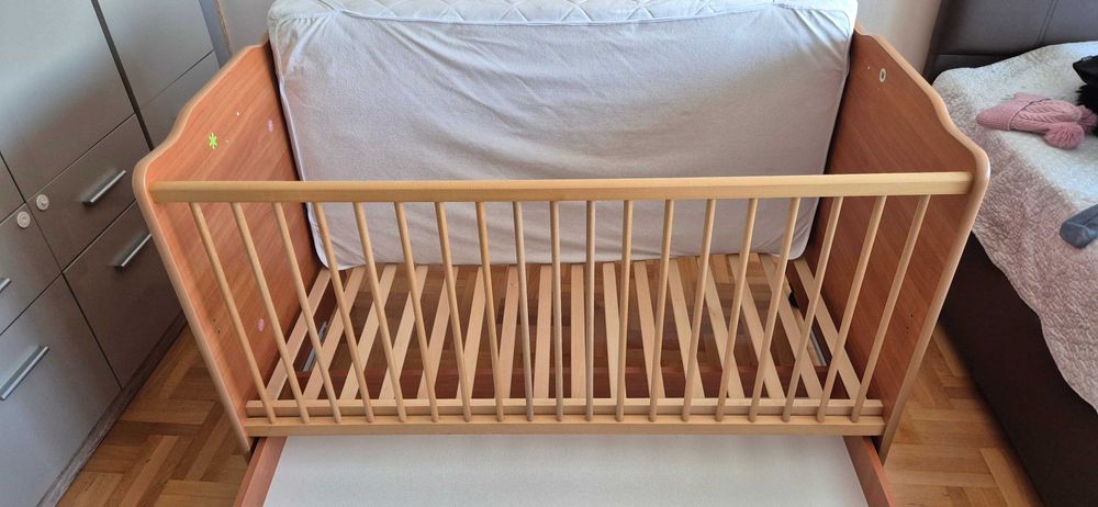 Продавам детско креватче 140/70 см. + Матрак и протектор.