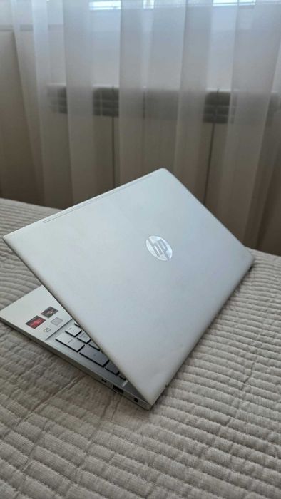 Продавам HP Pavilion 15-eh2003nu