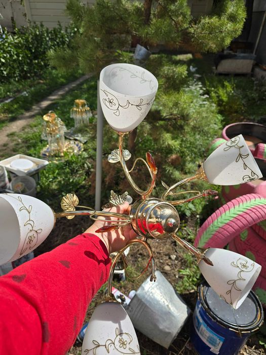 Продам красивую люстру