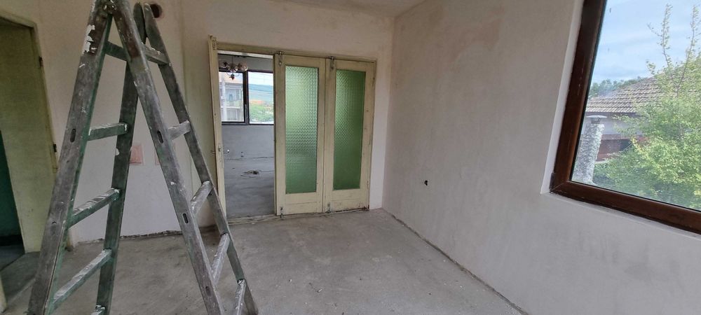 1785-Продава се триетажна тухлена на плоча къща в Гецово!