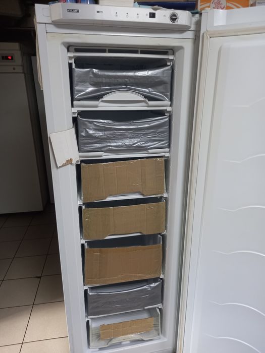 Продам морозильную камеру