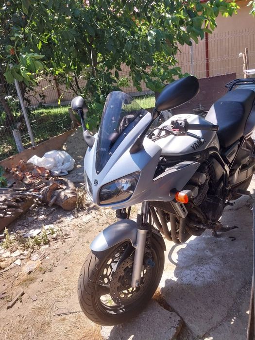Yamaha fzs 600cm