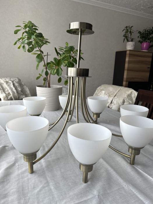 Люстра восьмирожковая