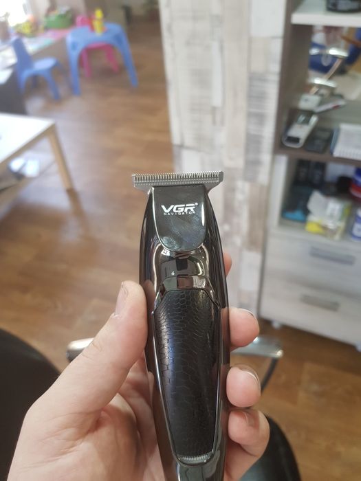 Тример за брада и тяло