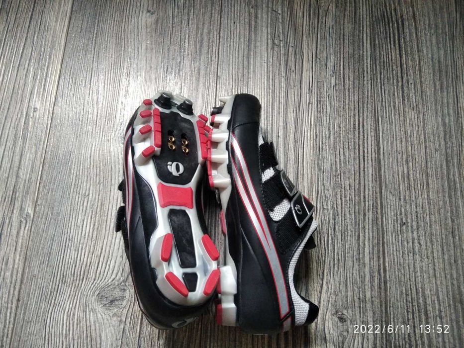 Продавам обувки за МТБ колоездене Pearllzumi