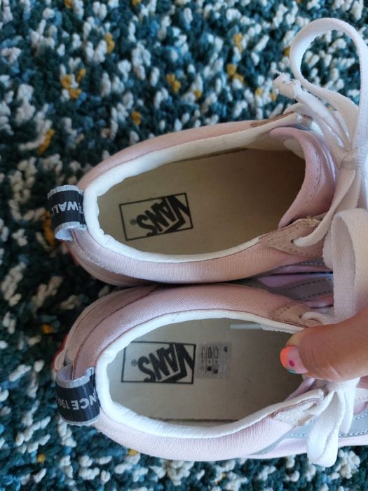 Дамски светлорозови кецове Vans 36.5