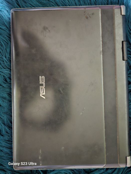 Продавам два лаптопа Asus и един DELL