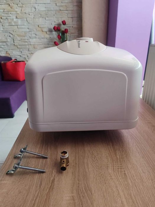 Boiler electric Chaffoteaux (Ariston) 15 Litri, 1200 W, nou. in garantie